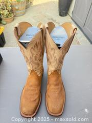 MaxSold Auction: Tan Square Toe Western Cowboy Boots, Men's US 9 D - Los Angeles (California, USA) PARTNER MANAGED Downsizing Online Auction - W 88th Place