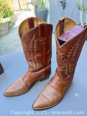 MaxSold Auction: Tony Lama (likely) Men's Leather Western Boots, Size 8 - Los Angeles (California, USA) PARTNER MANAGED Downsizing Online Auction - W 88th Place
