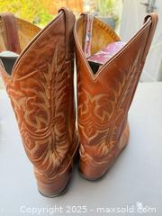 MaxSold Auction: Tony Lama (likely) Men's Leather Western Boots, Size 8 - Los Angeles (California, USA) PARTNER MANAGED Downsizing Online Auction - W 88th Place