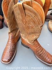 MaxSold Auction: Vintage Tan Two-Tone Western Cowboy Boots, Size 9 D - Los Angeles (California, USA) PARTNER MANAGED Downsizing Online Auction - West 88th Place