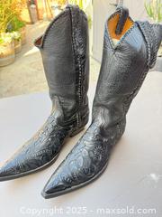 MaxSold Auction: Western Cowboy Boots Size 10 D Black Leather Snip Toe - Los Angeles (California, USA) PARTNER MANAGED Downsizing Online Auction - West 88th Place