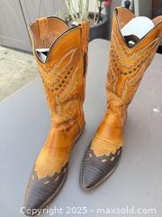 MaxSold Auction: Western/Cowboy Boots — Size Unreadable (Possible 8.5, 9, 5.5) - Los Angeles (California, USA) PARTNER MANAGED Downsizing Online Auction - West 88th Place