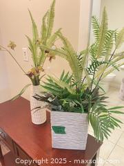 MaxSold Auction: Floral arrangements - Surrey (British Columbia, Canada) SELLER MANAGED Estate Sale Online Auction - King George Boulevard (CONDO)