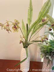 MaxSold Auction: Floral arrangements - Surrey (British Columbia, Canada) SELLER MANAGED Estate Sale Online Auction - King George Boulevard (CONDO)