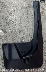 MaxSold Auction: 2016-2018 TOYOTA RAV 4 MUDGAURD RIGHT PU06042516-R1 - Toronto (Ontario, Canada) SELLER MANAGED Downsizing Online Auction - Research Road