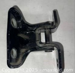 MaxSold Auction: 2017 Hyundai Elantra Upper Deal Hinge L A046067 - Toronto (Ontario, Canada) SELLER MANAGED Downsizing Online Auction - Research Road