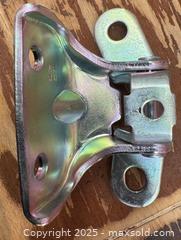MaxSold Auction: 2017 HYUNDAI ELANTRA UPPER DOOR HINGE LA046067 - Toronto (Ontario, Canada) SELLER MANAGED Downsizing Online Auction - Research Road