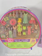 MaxSold Auction: Bratz Sasha Doll & Fashion Polly "Styles to Go" 26-Piece Set - Toronto (Ontario, Canada) SHORT NOTICE PARTNER MANAGED Downsizing Online Auction - Research Road (STORAGE)