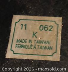 MaxSold Auction: Vintage Brass & Wood Table Lamp – Classic Traditional Eleganc - Newmarket (Ontario, Canada) SELLER MANAGED Downsizing Online Auction -  Brimson Drive