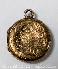 MaxSold Auction: ANTIQUE POCKET PHOTO LOCKET - Kingston (Ontario, Canada) SELLER MANAGED Downsizing Online Auction - Rosemund Crescent