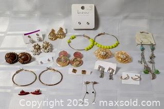MaxSold Auction: EARRING JEWELRY LOT - Kingston (Ontario, Canada) SELLER MANAGED Downsizing Online Auction - Rosemund Crescent