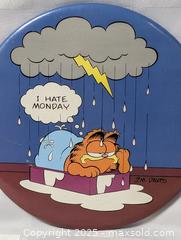 MaxSold Auction: LARGE GARFIELD BUTTON - Kingston (Ontario, Canada) SELLER MANAGED Downsizing Online Auction - Rosemund Crescent