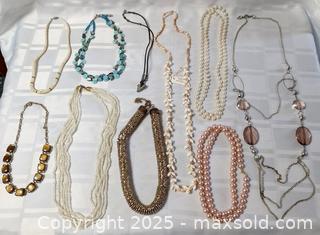 MaxSold Auction: NECKLACE JEWELRY LOT - Kingston (Ontario, Canada) SELLER MANAGED Downsizing Online Auction - Rosemund Crescent