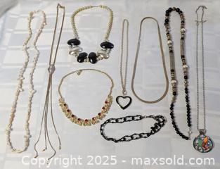 MaxSold Auction: NECKLACE JEWELRY LOT - Kingston (Ontario, Canada) SELLER MANAGED Downsizing Online Auction - Rosemund Crescent