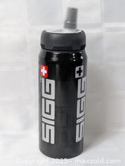 MaxSold Auction: SIGG METAL WATER BOTTLE - Kingston (Ontario, Canada) SELLER MANAGED Downsizing Online Auction - Rosemund Crescent