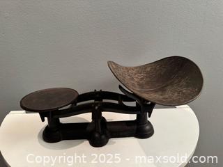 MaxSold Auction: Antique cast iron balance scale - Toronto (Ontario, Canada) SHORT NOTICE SELLER MANAGED Reseller Online Auction - Kempsell Crescent