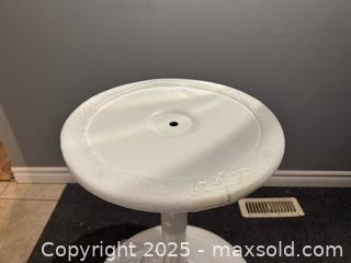 MaxSold Auction: Brand new Tulip metal base in gloss white  - Toronto (Ontario, Canada) SHORT NOTICE SELLER MANAGED Reseller Online Auction - Kempsell Crescent