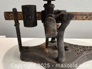 MaxSold Auction: Vintage Warren Montreal cast iron balance scale - Toronto (Ontario, Canada) SHORT NOTICE SELLER MANAGED Reseller Online Auction - Kempsell Crescent