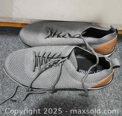 MaxSold Auction: New men shoes size 9 - Toronto (Ontario, Canada) SELLER MANAGED Reseller Online Auction - Cosburn Avenue (CONDO)