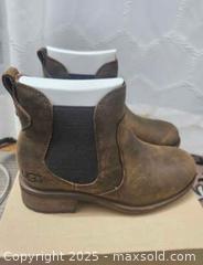 MaxSold Auction: Ugg women boot size 5/ New - Toronto (Ontario, Canada) SELLER MANAGED Reseller Online Auction - Cosburn Avenue (CONDO)