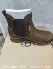 MaxSold Auction: Ugg women boot size 5/ New - Toronto (Ontario, Canada) SELLER MANAGED Reseller Online Auction - Cosburn Avenue (CONDO)