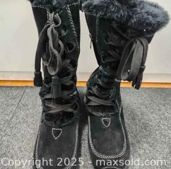 MaxSold Auction: Women winter boot.  size 7.5. waterproof - Toronto (Ontario, Canada) SELLER MANAGED Reseller Online Auction - Cosburn Avenue (CONDO)