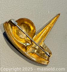 MaxSold Auction: 1939 New York World's Fair Souvenir Brooch  - Toronto (Ontario, Canada) PARTNER MANAGED Reseller Online Auction -  Queen Street West