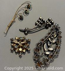 MaxSold Auction: (3) Vintage Collectible Rhinestone Brooches & More  - Toronto (Ontario, Canada) PARTNER MANAGED Reseller Online Auction -  Queen Street West
