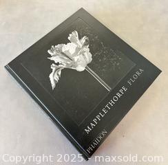 MaxSold Auction: Mapplethorpe Flora: The Complete Flowers by Robert Mapplethorpe Hardcover Book  - Toronto (Ontario, Canada) PARTNER MANAGED Reseller Online Auction -  Queen Street West