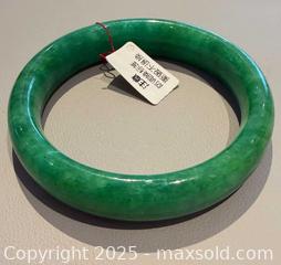 MaxSold Auction: Natural Asian D Shaped JADE Bangle in Original Box  - Toronto (Ontario, Canada) PARTNER MANAGED Reseller Online Auction -  Queen Street West