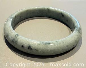MaxSold Auction: Natural Asian D Shaped JADE Bangle with Certification  - Toronto (Ontario, Canada) PARTNER MANAGED Reseller Online Auction -  Queen Street West
