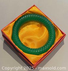 MaxSold Auction: Natural Asian Rope Twist JADE Bangle in Original Box  - Toronto (Ontario, Canada) PARTNER MANAGED Reseller Online Auction -  Queen Street West
