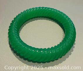 MaxSold Auction: Natural Asian Rope Twist JADE Bangle in Original Box  - Toronto (Ontario, Canada) PARTNER MANAGED Reseller Online Auction -  Queen Street West