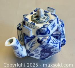 MaxSold Auction: Old Signed Asian Glazed Blue & White Geometric Porcelain Teapot - Toronto (Ontario, Canada) PARTNER MANAGED Reseller Online Auction -  Queen Street West