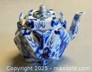 MaxSold Auction: Old Signed Asian Glazed Blue & White Geometric Porcelain Teapot - Toronto (Ontario, Canada) PARTNER MANAGED Reseller Online Auction -  Queen Street West