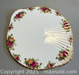 MaxSold Auction: Vintage English Royal Albert Old Country Roses Bone China Platter  - Toronto (Ontario, Canada) PARTNER MANAGED Reseller Online Auction -  Queen Street West