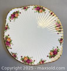 MaxSold Auction: Vintage English Royal Albert Old Country Roses Bone China Platter  - Toronto (Ontario, Canada) PARTNER MANAGED Reseller Online Auction -  Queen Street West