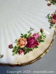 MaxSold Auction: Vintage English Royal Albert Old Country Roses Bone China Platter  - Toronto (Ontario, Canada) PARTNER MANAGED Reseller Online Auction -  Queen Street West