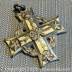 MaxSold Auction: Vintage STERLING Canadian Memorial Cross - Marked  - Toronto (Ontario, Canada) PARTNER MANAGED Reseller Online Auction -  Queen Street West