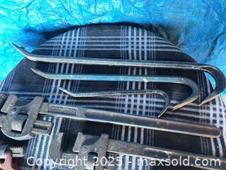 MaxSold Auction: Crowbars plus - Brampton (Ontario, Canada) SELLER MANAGED Downsizing Online Auction SUPER SHORT NOTICE- Harold Street