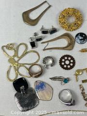 MaxSold Auction: Mixed Lot of Costume Jewelry - Campbell (California, USA) SHORT NOTICE PARTNER MANAGED Estate Sale Online Auction - Dell Ave.