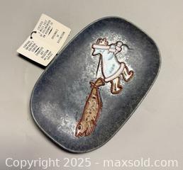 MaxSold Auction: MCM Handcrafted Inuit Seal Hunter Dish By The Chalet Collingwood - Toronto (Ontario, Canada) PARTNER MANAGED Reseller Online Auction - Queen Street Wt.