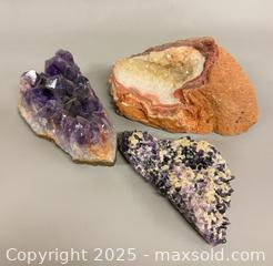 MaxSold Auction: Natural Raw Agate & Amethyst Pieces  - Toronto (Ontario, Canada) PARTNER MANAGED Reseller Online Auction - Queen Street Wt.