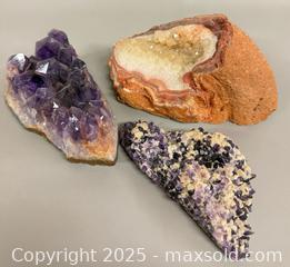 MaxSold Auction: Natural Raw Agate & Amethyst Pieces  - Toronto (Ontario, Canada) PARTNER MANAGED Reseller Online Auction - Queen Street Wt.