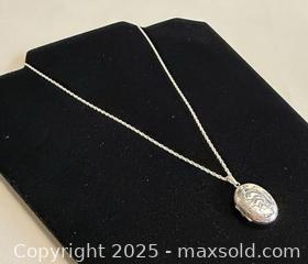 MaxSold Auction: Vintage 925 Silver Locket Necklace - Marked  - Toronto (Ontario, Canada) PARTNER MANAGED Reseller Online Auction - Queen Street Wt.