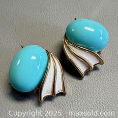 MaxSold Auction: Vintage Signed TRIFARI Necklace / Chocker & Earrings Set  - Toronto (Ontario, Canada) PARTNER MANAGED Reseller Online Auction - Queen Street Wt.