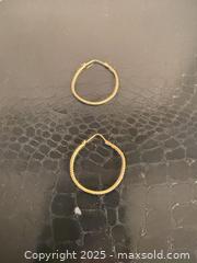 MaxSold Auction: 14K Solid Yellow Gold Medium Hoop Earrings, 25–30 mm, 2.25 grams  - Toronto (Ontario, Canada) SELLER MANAGED Downsizing Online Auction -  Weston Road (CONDO)