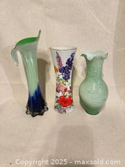 MaxSold Auction: Lot of 3 Vases - Glass, Porcelain & Crystal - Toronto (Ontario, Canada) SELLER MANAGED Downsizing Online Auction -  Weston Road (CONDO)