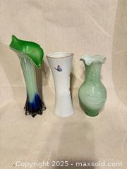 MaxSold Auction: Lot of 3 Vases - Glass, Porcelain & Crystal - Toronto (Ontario, Canada) SELLER MANAGED Downsizing Online Auction -  Weston Road (CONDO)