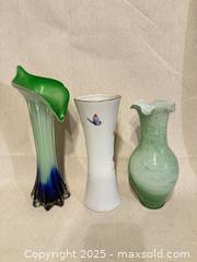 MaxSold Auction: Lot of 3 Vases - Glass, Porcelain & Crystal - Toronto (Ontario, Canada) SELLER MANAGED Downsizing Online Auction -  Weston Road (CONDO)